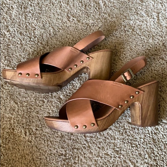 Leather and Wood Kenneth Cole Reaction Heels - Picture 5 of 8